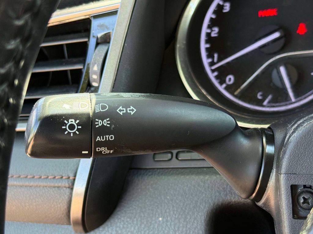 Used 2020 Toyota Camry XLE FWD image 26