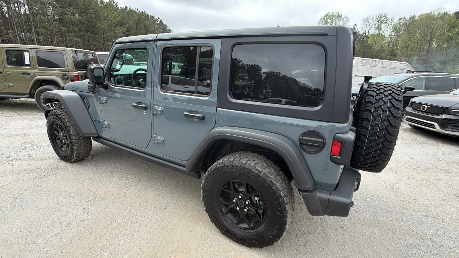 Used 2025 Jeep Wrangler Willys image 10