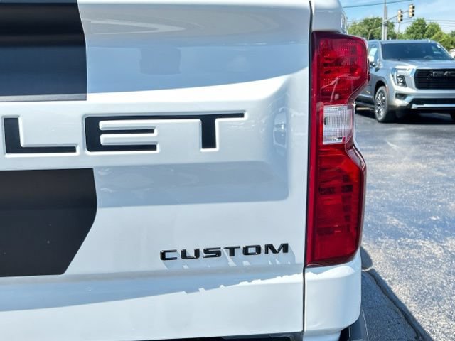 Used 2022 Chevrolet Silverado 1500 Custom w/ Rally Edition AWD/4WD image 9