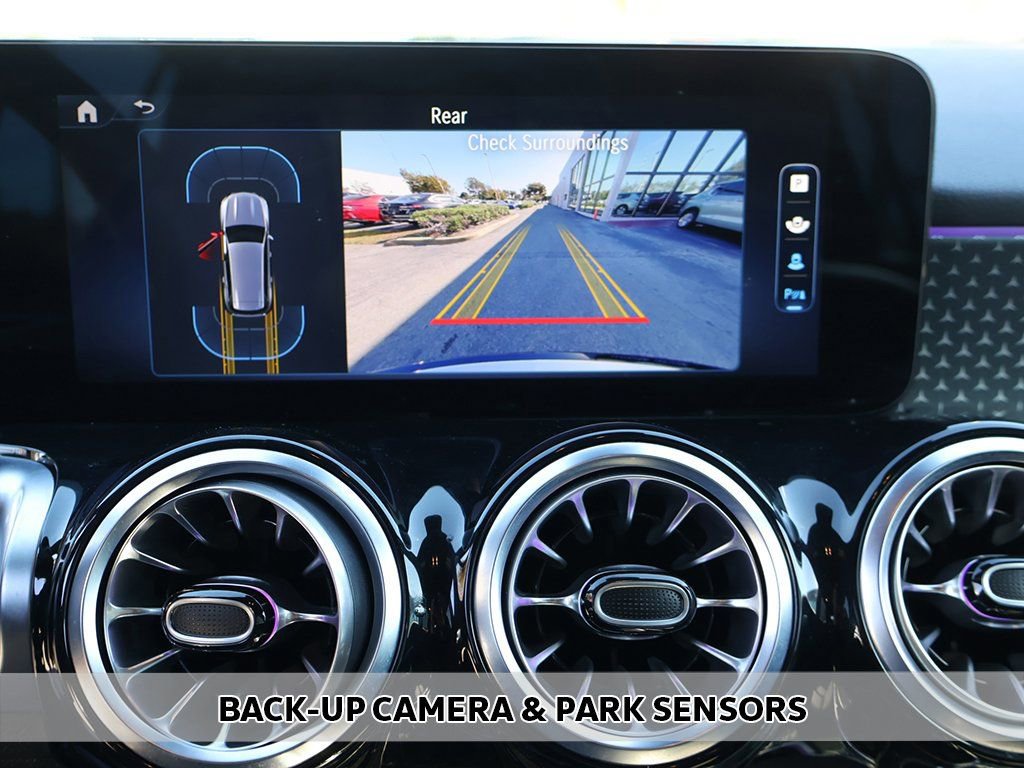 Used 2025 Mercedes-Benz GLB 250 w/ Driver Assistance Package image 6
