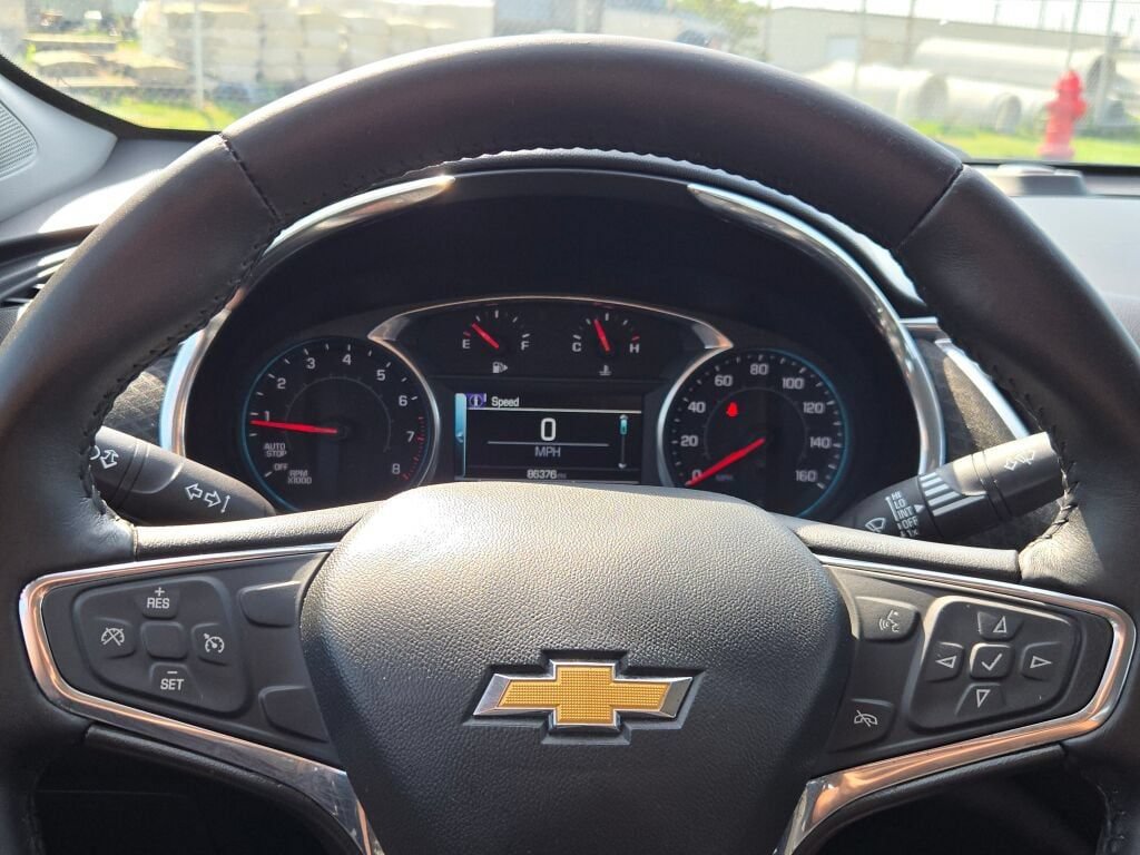 Used 2017 Chevrolet Malibu LT FWD image 29