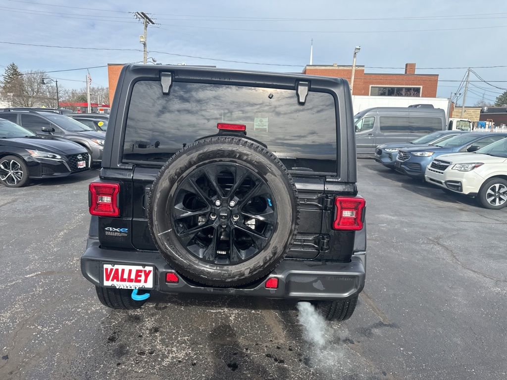 Used 2023 Jeep Wrangler Unlimited Sahara w/ Cold Weather Group video 4