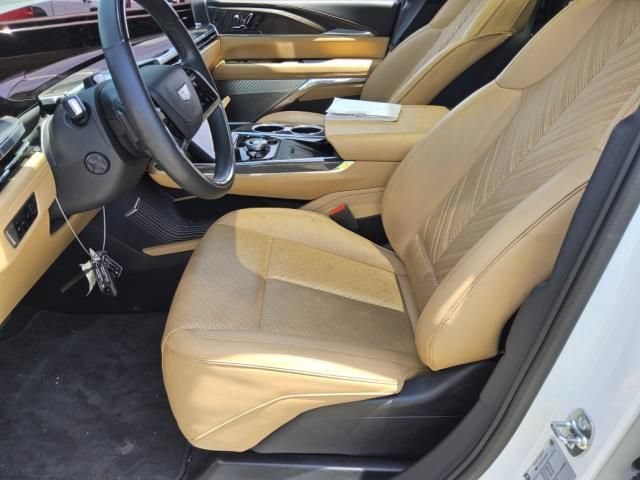 Used 2025 Cadillac Escalade IQ Sport 2 w/ LPO, ONYX Package AWD/4WD image 4