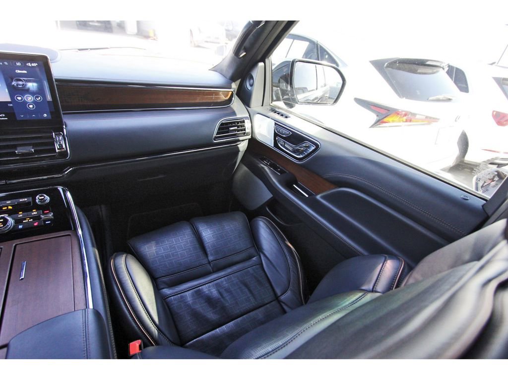 Used 2023 Lincoln Navigator L Black Label image 10