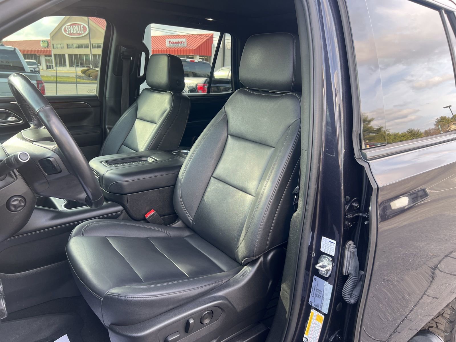 Used 2022 Chevrolet Tahoe Z71 w/ Luxury Package image 10