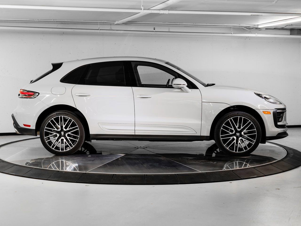 Certified 2023 Porsche Macan image 8