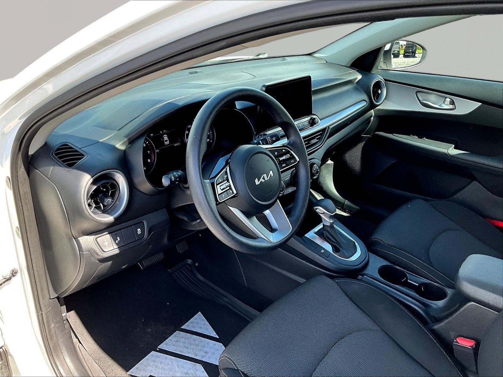 Used 2024 Kia Forte LXS w/ LXS Technology Package FWD image 16