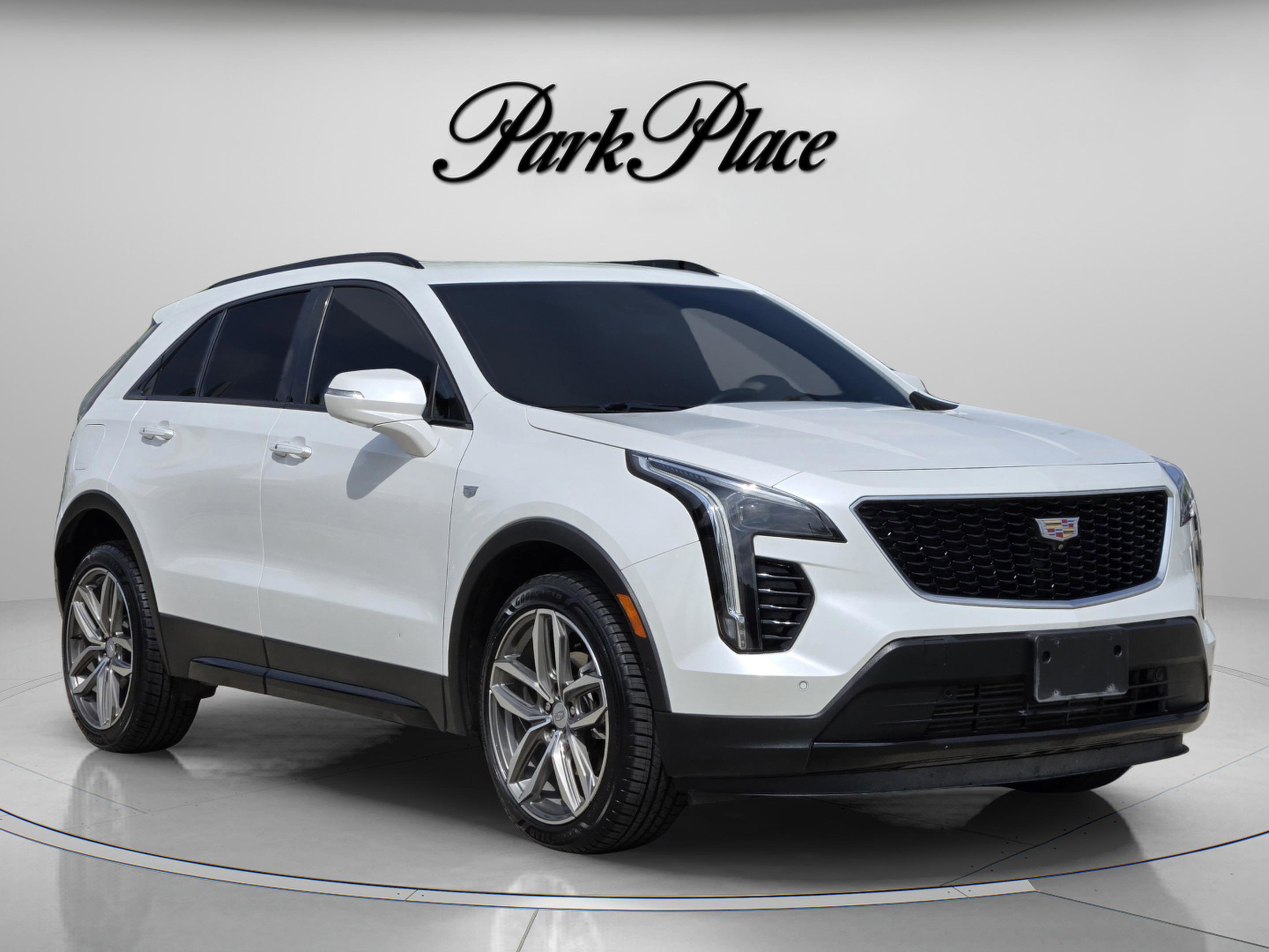 Used 2023 Cadillac XT4 Sport w/ Enhanced Visibility Package image 5