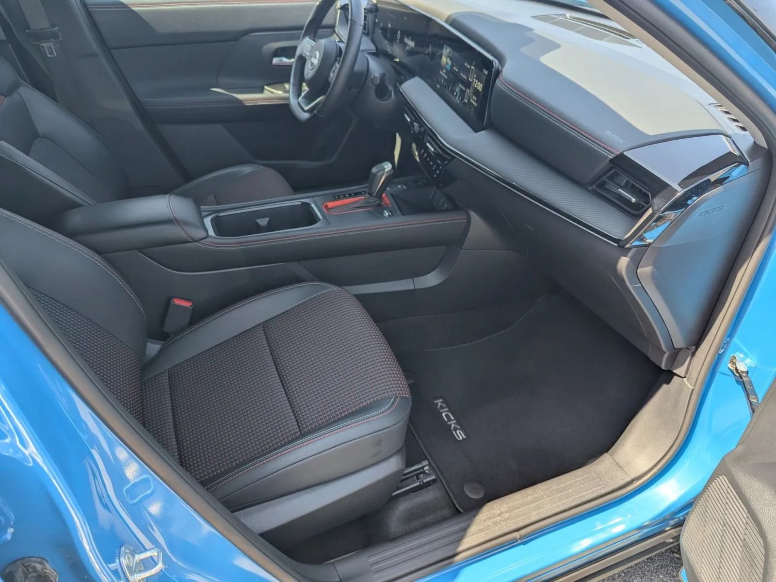 Used 2025 Nissan Kicks SR FWD image 12