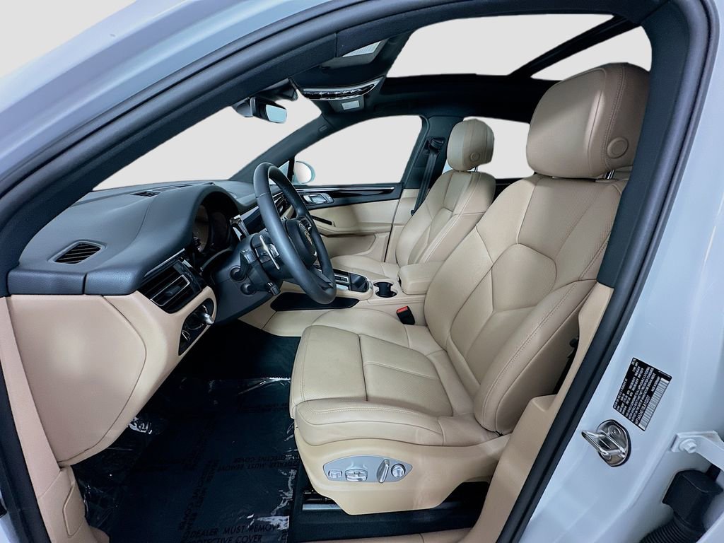 Used 2025 Porsche Macan image 5