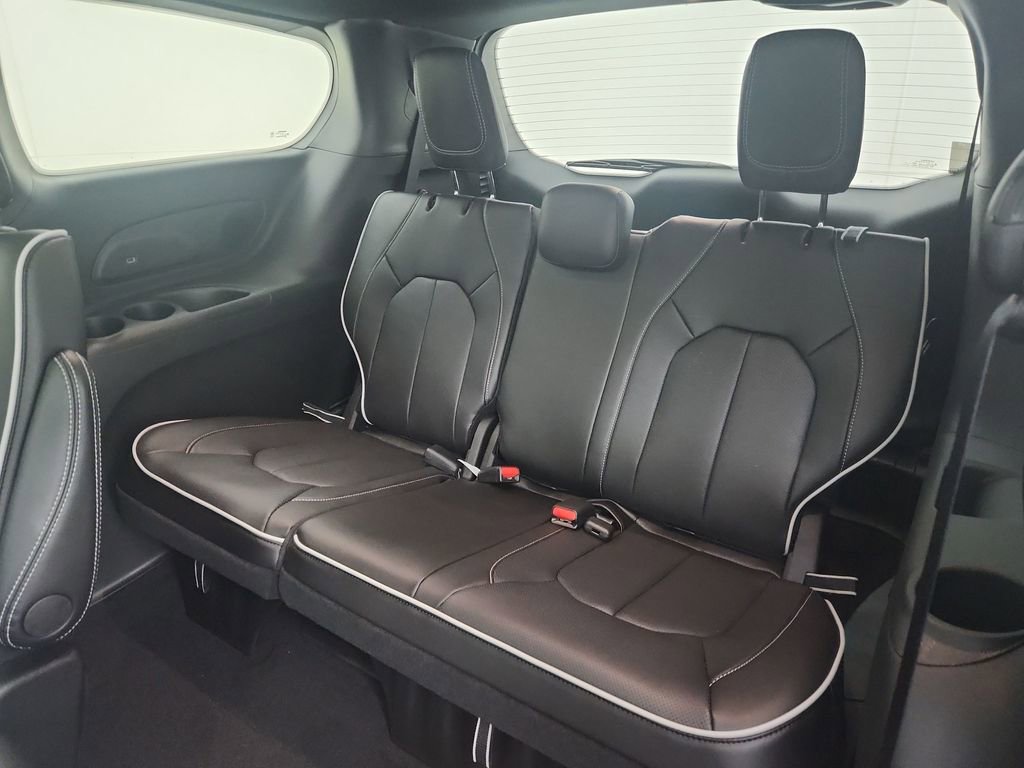 New 2026 Chrysler Pacifica Limited AWD/4WD image 33