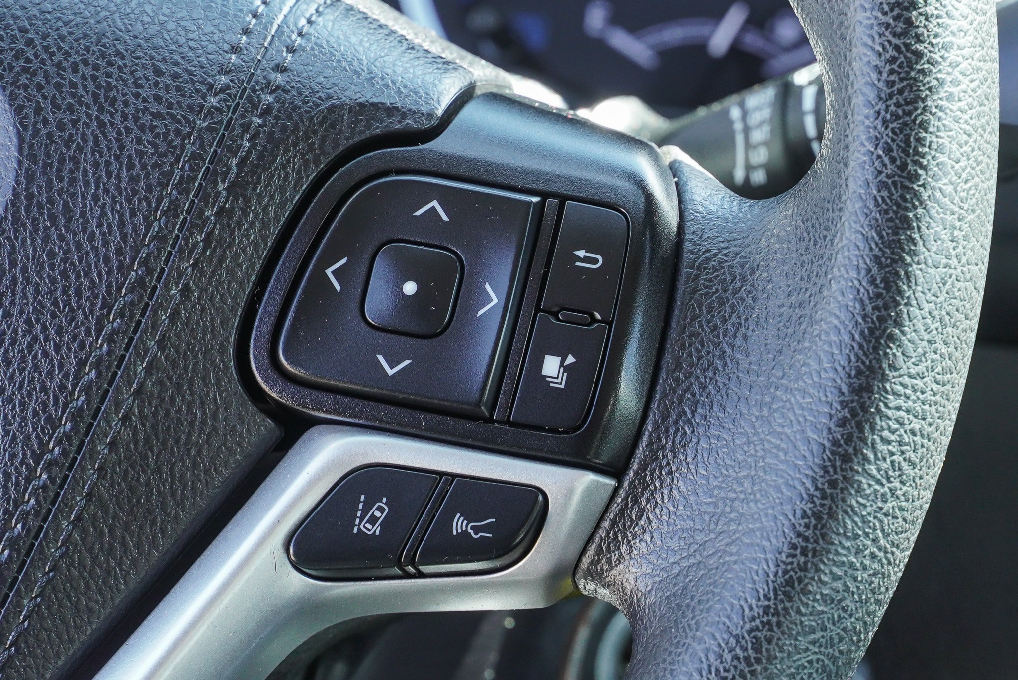 Used 2019 Toyota Highlander LE AWD/4WD image 34