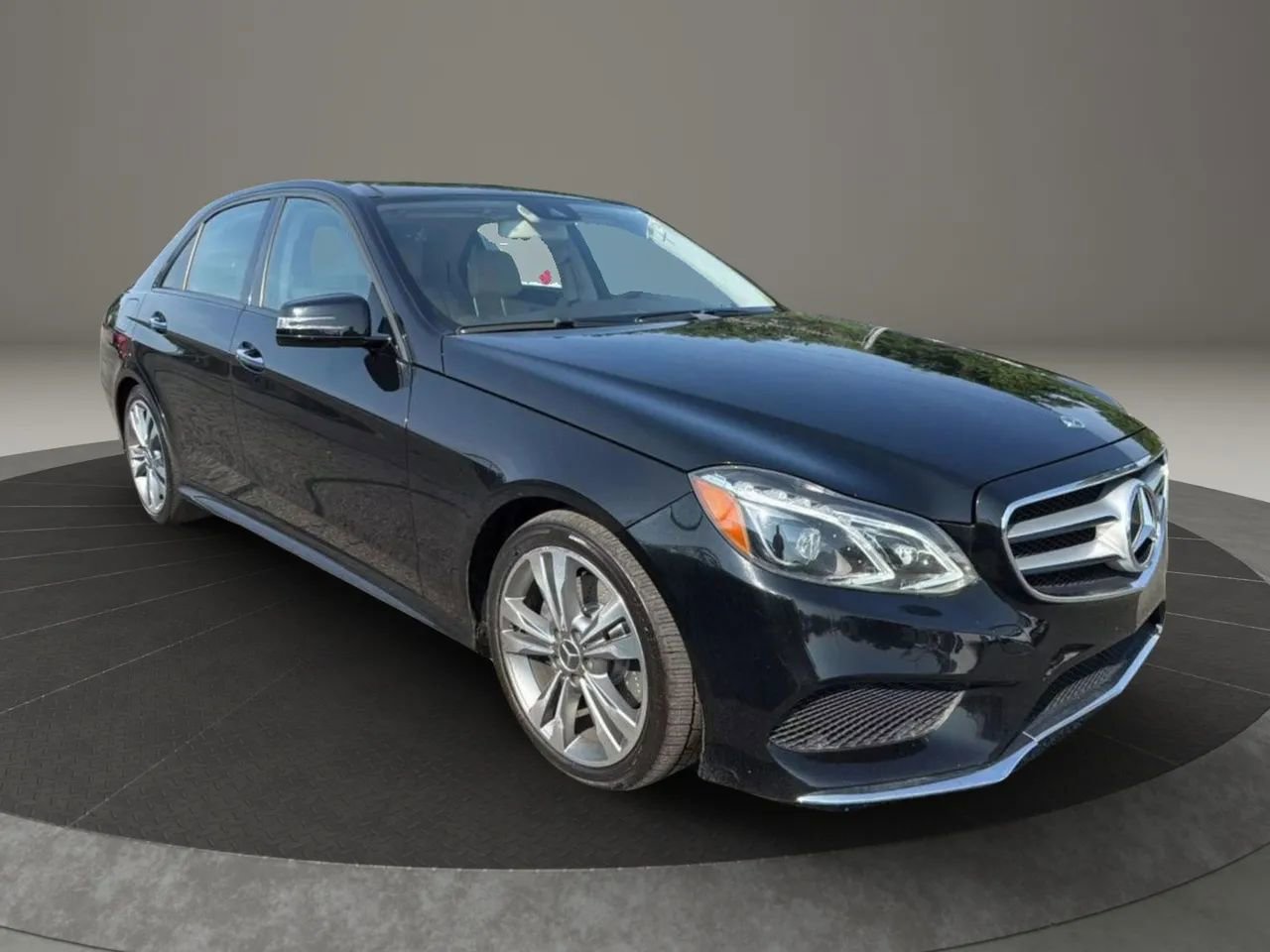 Used 2016 Mercedes-Benz E 350 4MATIC Sedan image 3