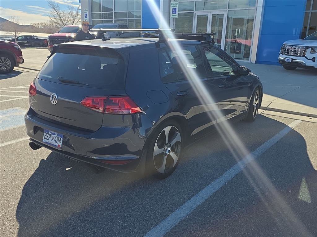 Used 2017 Volkswagen Golf S image 3