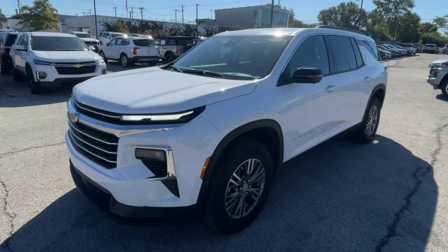 Used 2026 Chevrolet Traverse LT w/ Driver Confidence Package FWD image 6