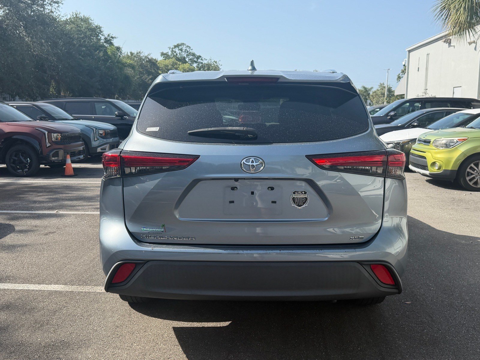 Used 2020 Toyota Highlander XLE FWD image 6
