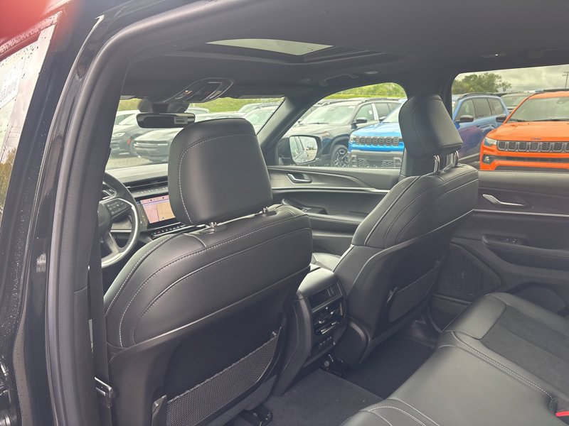 New 2026 Jeep Grand Cherokee Altitude AWD/4WD image 4