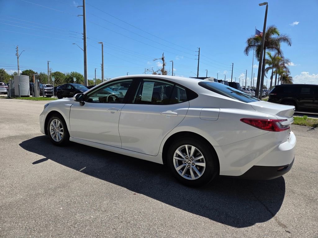 Used 2025 Toyota Camry LE FWD image 5