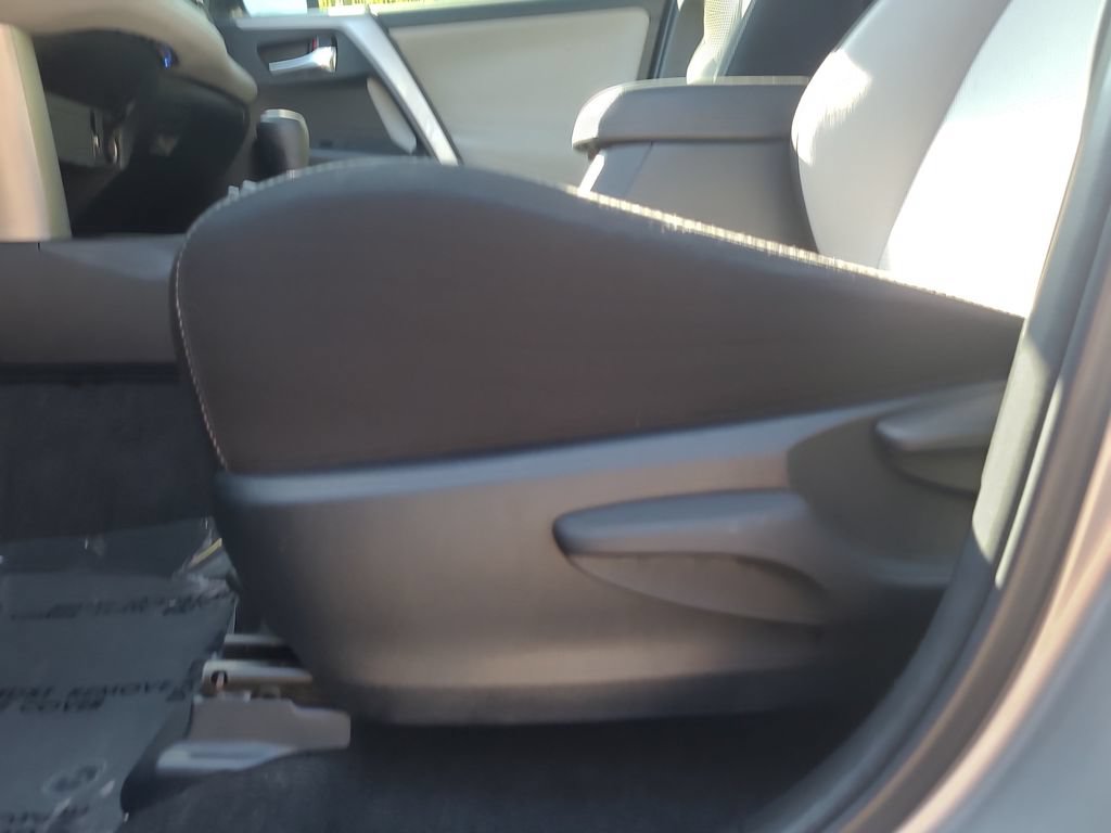 Used 2018 Toyota RAV4 XLE w/ Plus Extra Value Package FWD image 21