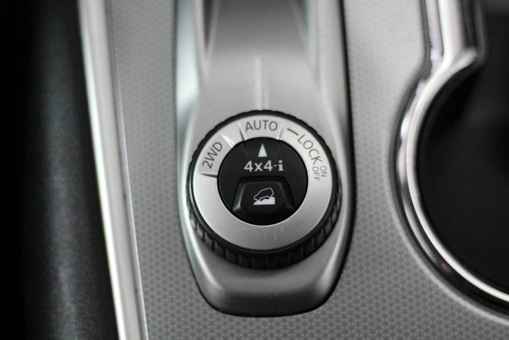 Used 2020 Nissan Pathfinder SL AWD/4WD image 30