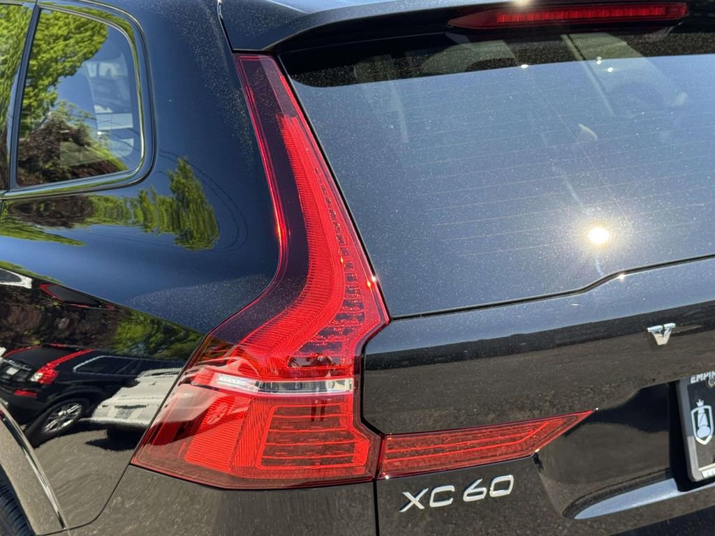 Certified 2025 Volvo XC60 B5 Core AWD/4WD image 11