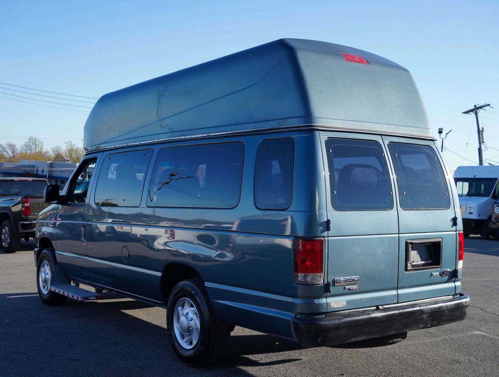Used 2014 Ford E-350 and Econoline 350 Extended Super Duty w/ Power Group RWD image 4