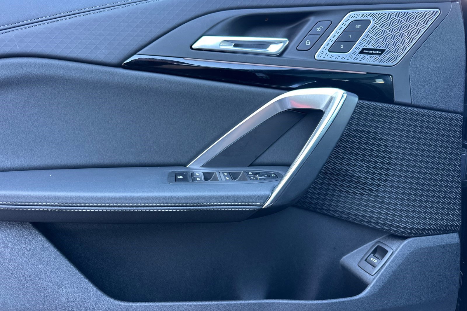 Used 2025 BMW X2 xDrive28i w/ Premium Package image 12