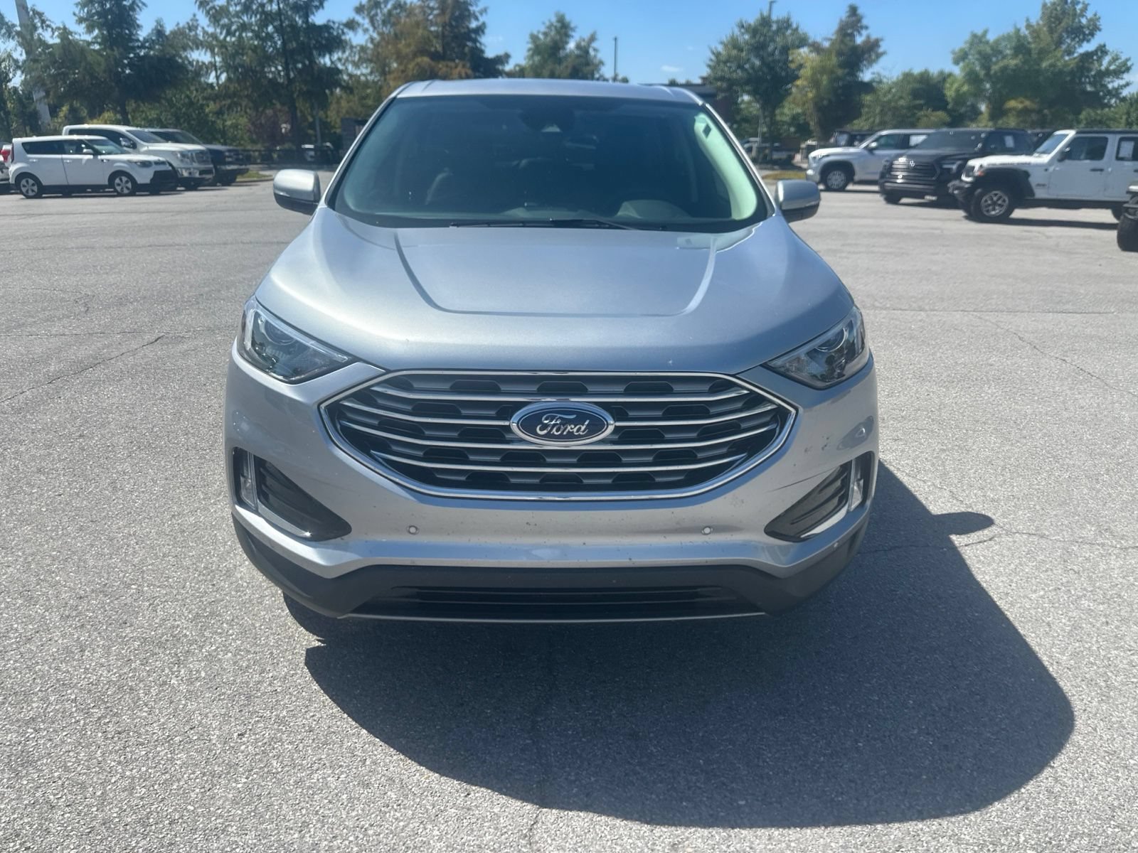 Used 2023 Ford Edge Titanium AWD/4WD image 2