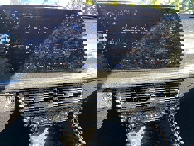 Used 2024 Chevrolet Traverse LT image 9