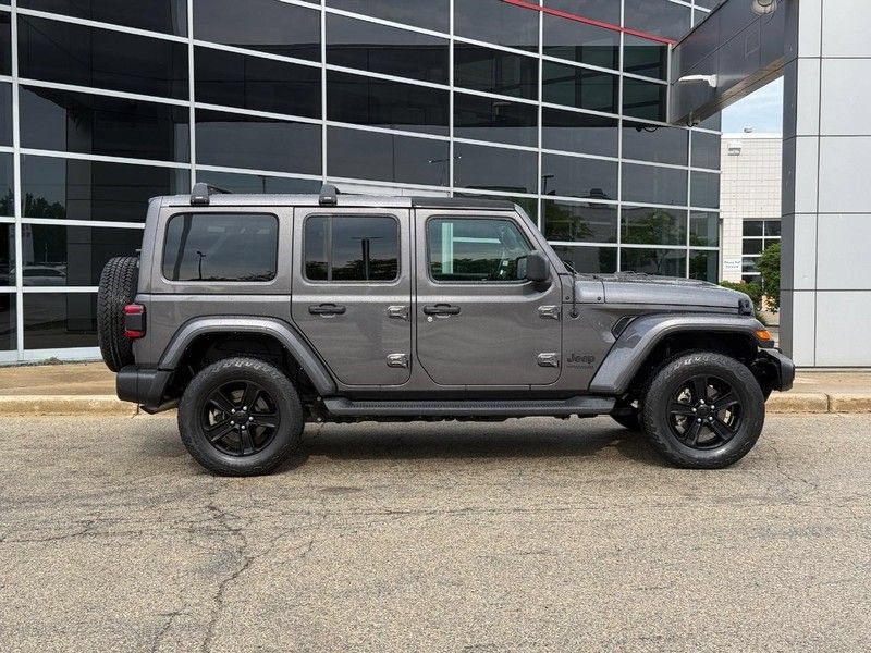 Used 2021 Jeep Wrangler Unlimited Sahara AWD/4WD image 2