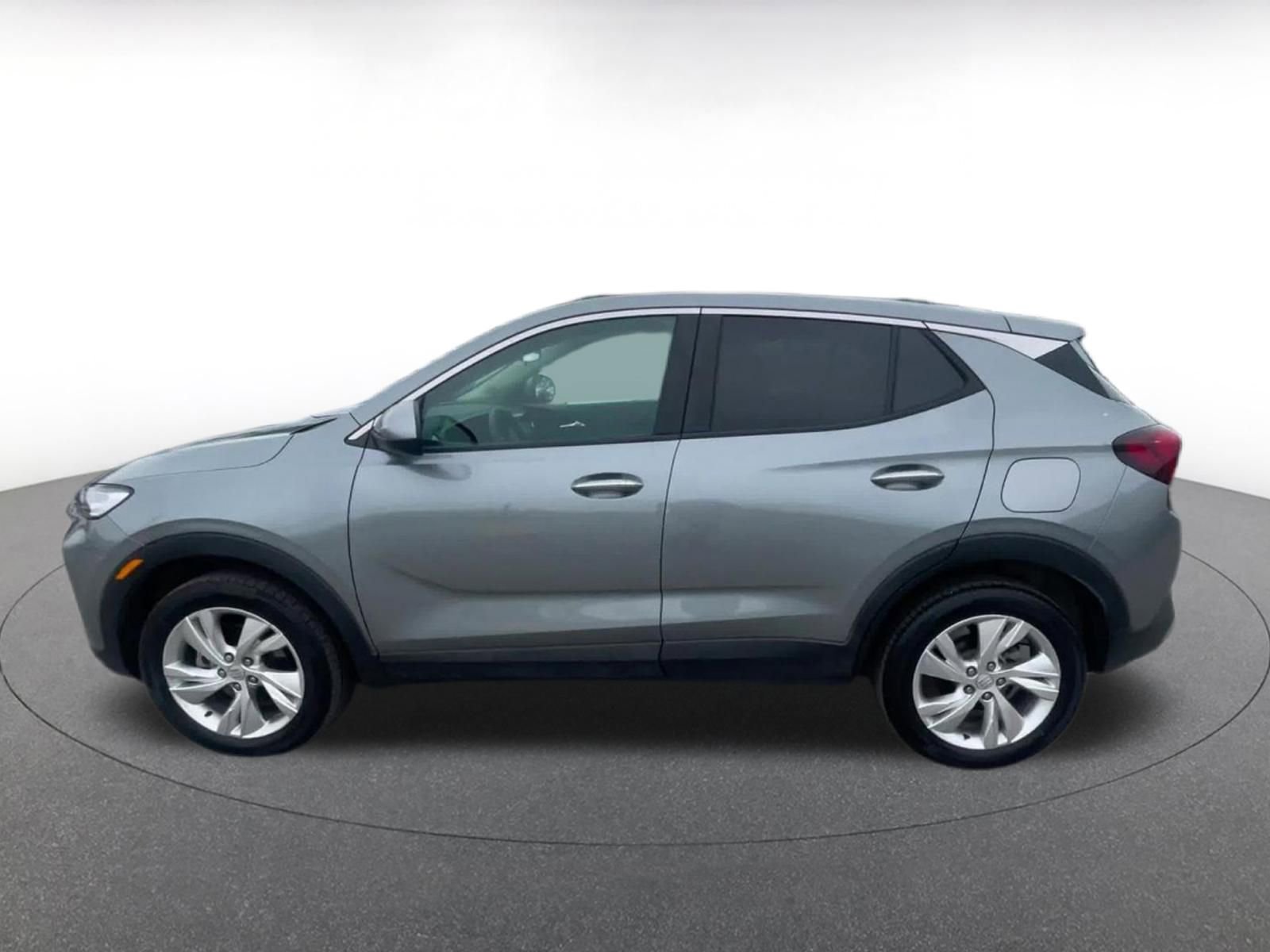 Used 2025 Buick Encore GX Preferred AWD/4WD image 9