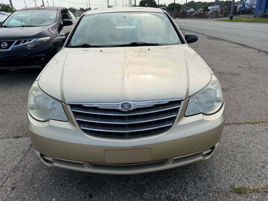 Used 2010 Chrysler Sebring Touring FWD image 2