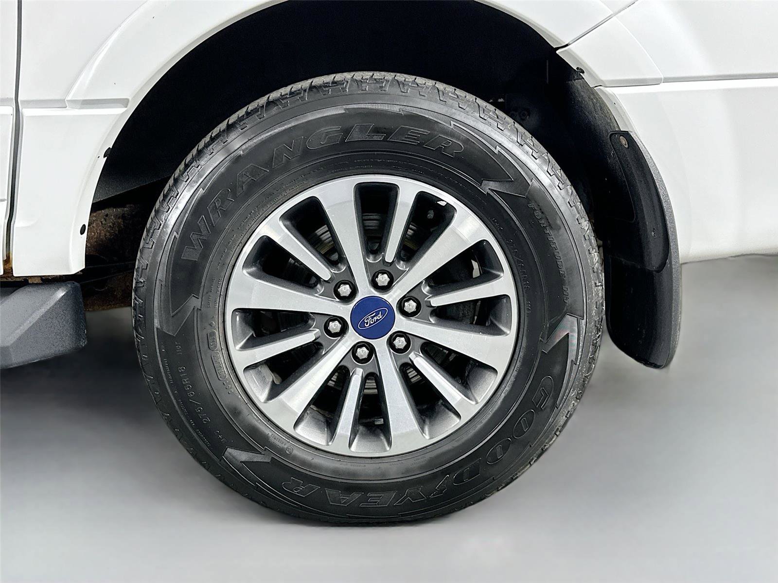 Used 2017 Ford Expedition EL XLT w/ Equipment Group 202A AWD/4WD image 31