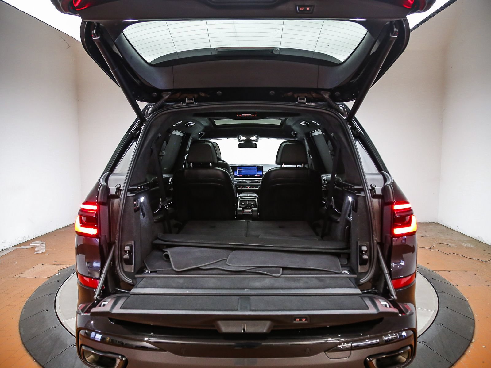 Used 2024 BMW X7 xDrive40i w/ Executive Package AWD/4WD image 27