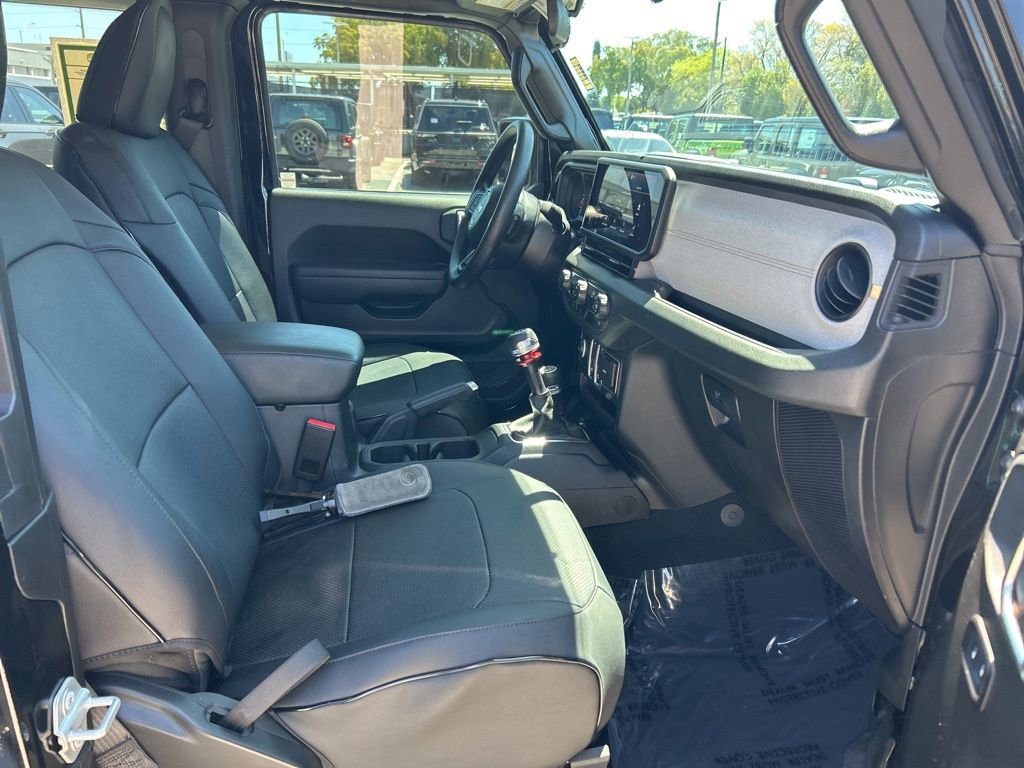 Used 2025 Jeep Wrangler Sport AWD/4WD image 22