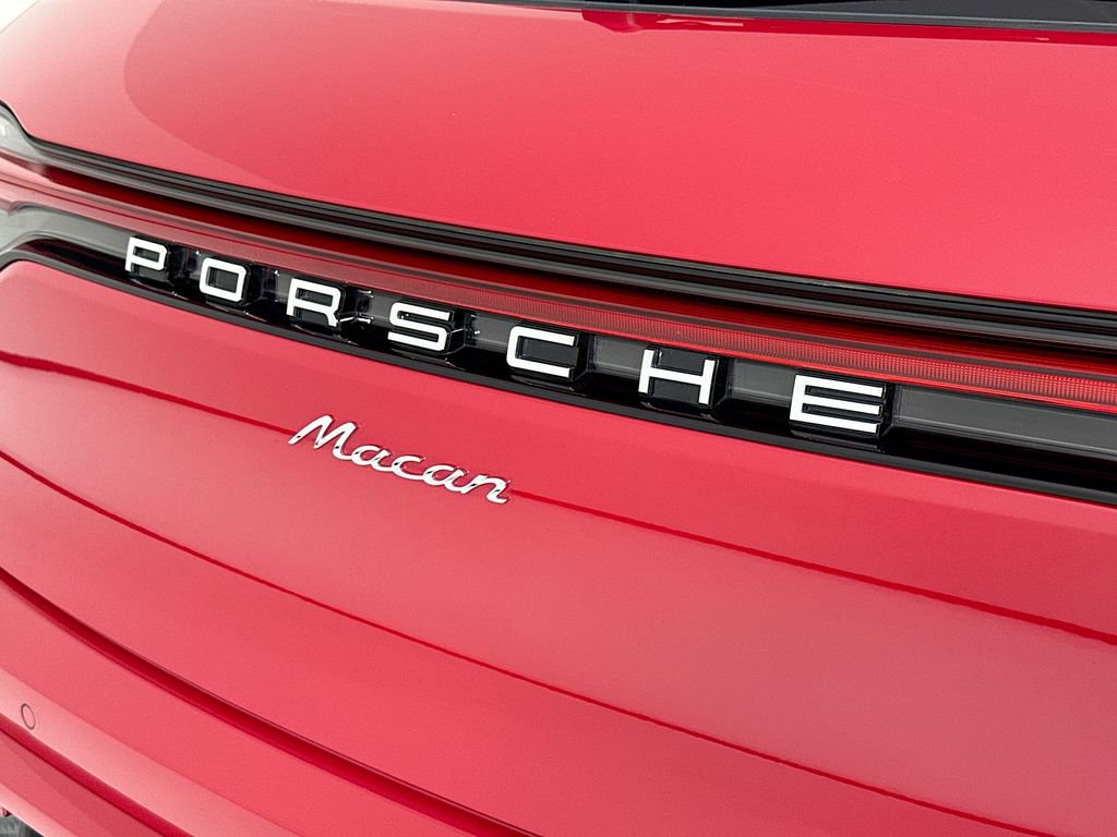 Certified 2025 Porsche Macan AWD/4WD image 35