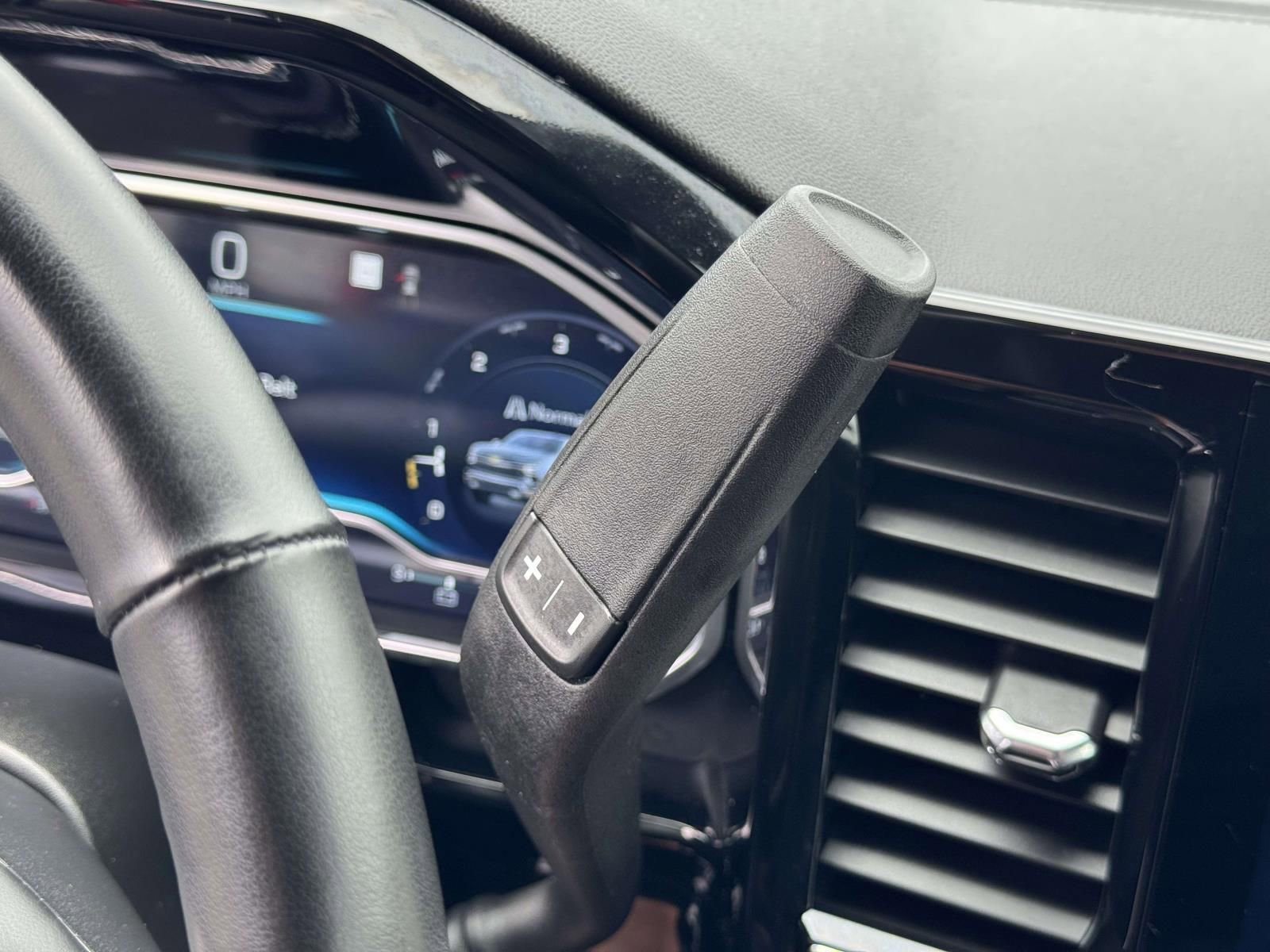 Used 2023 Chevrolet Silverado 1500 LT image 19