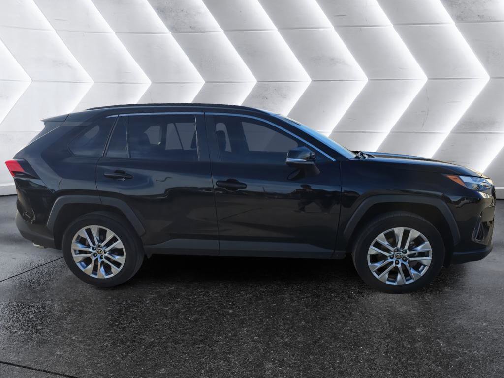 Used 2023 Toyota RAV4 XLE Premium image 4