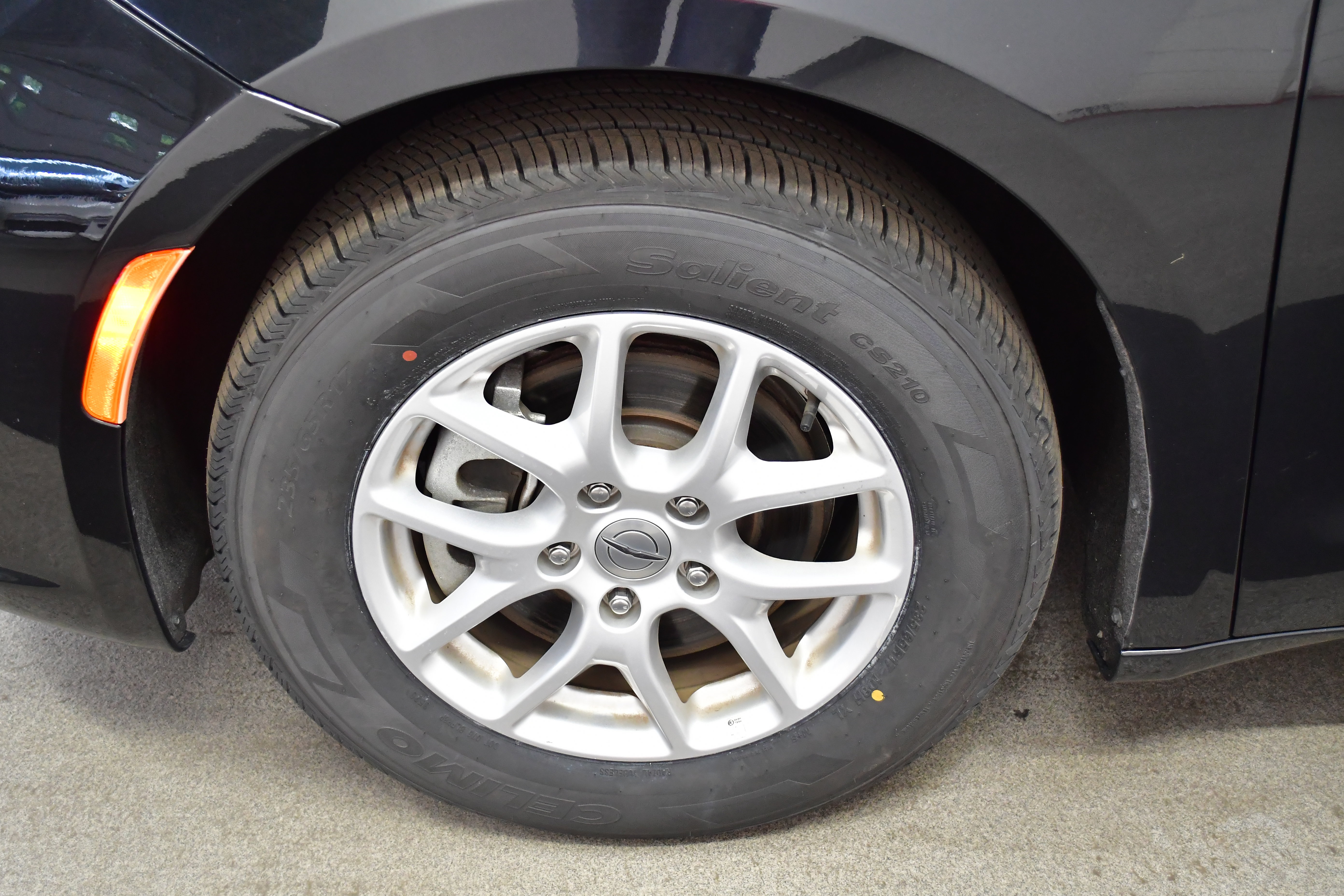 Used 2023 Chrysler Pacifica Touring-L FWD image 5
