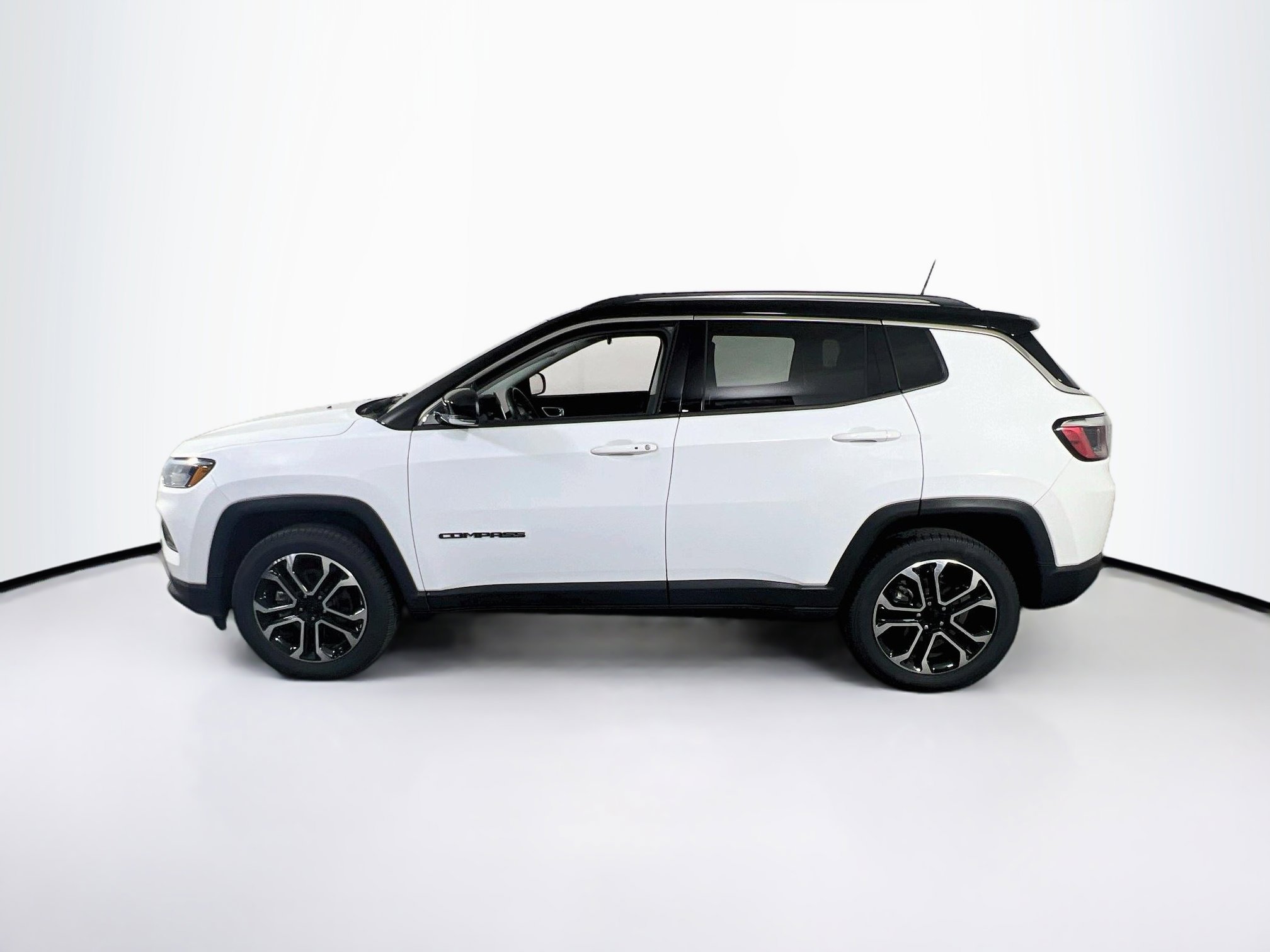 Used 2022 Jeep Compass Limited w/ Sun and Sound Group AWD/4WD image 8