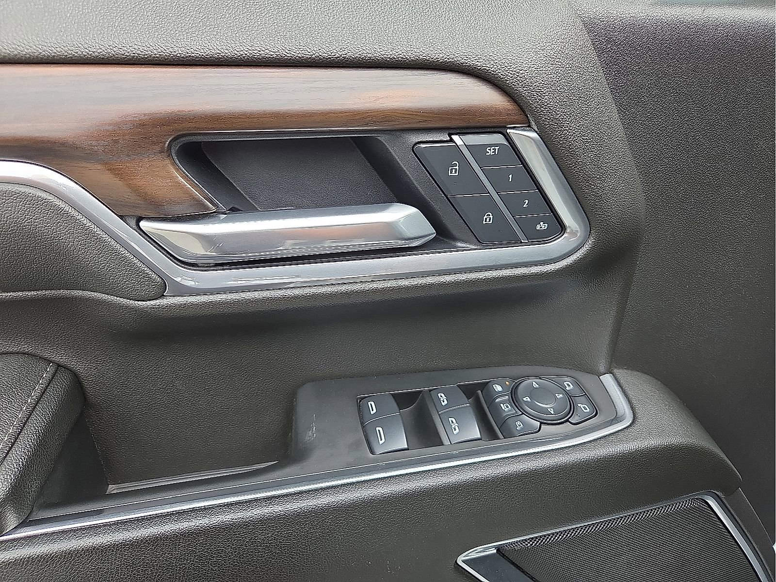 Used 2025 GMC Sierra 2500 SLT AWD/4WD image 15
