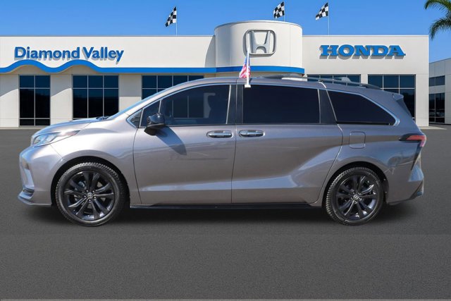 Used 2022 Toyota Sienna XSE w/ XSE Plus Package image 8