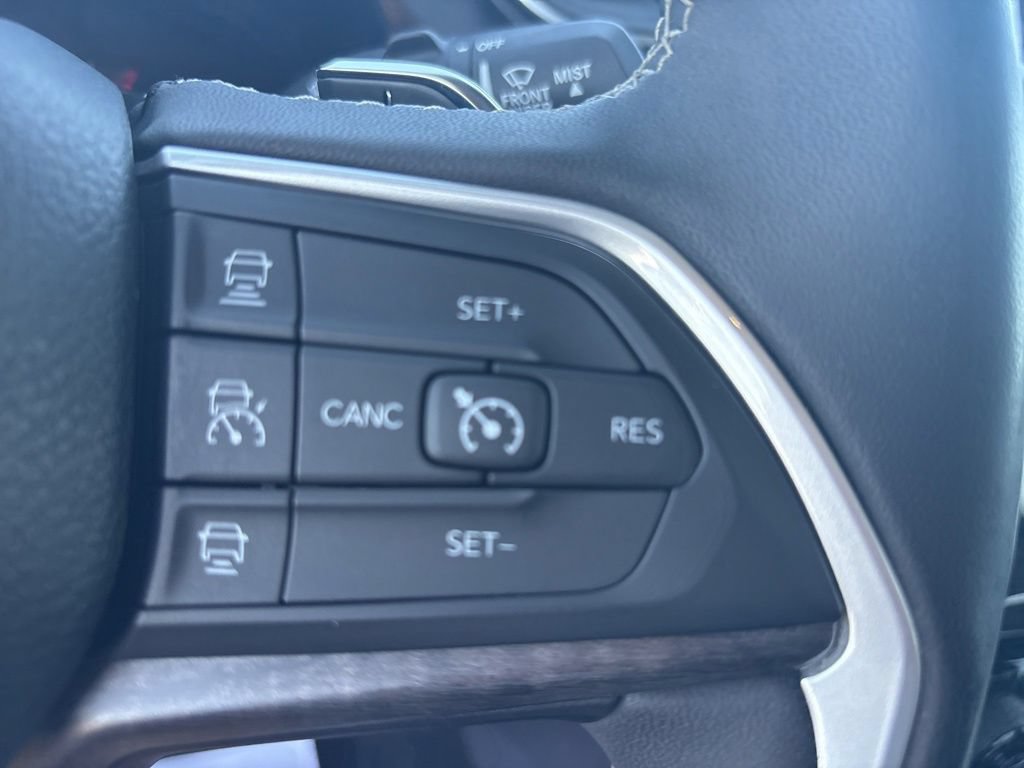 Certified 2023 Jeep Grand Cherokee Limited w/ Black Appearance Package AWD/4WD image 19