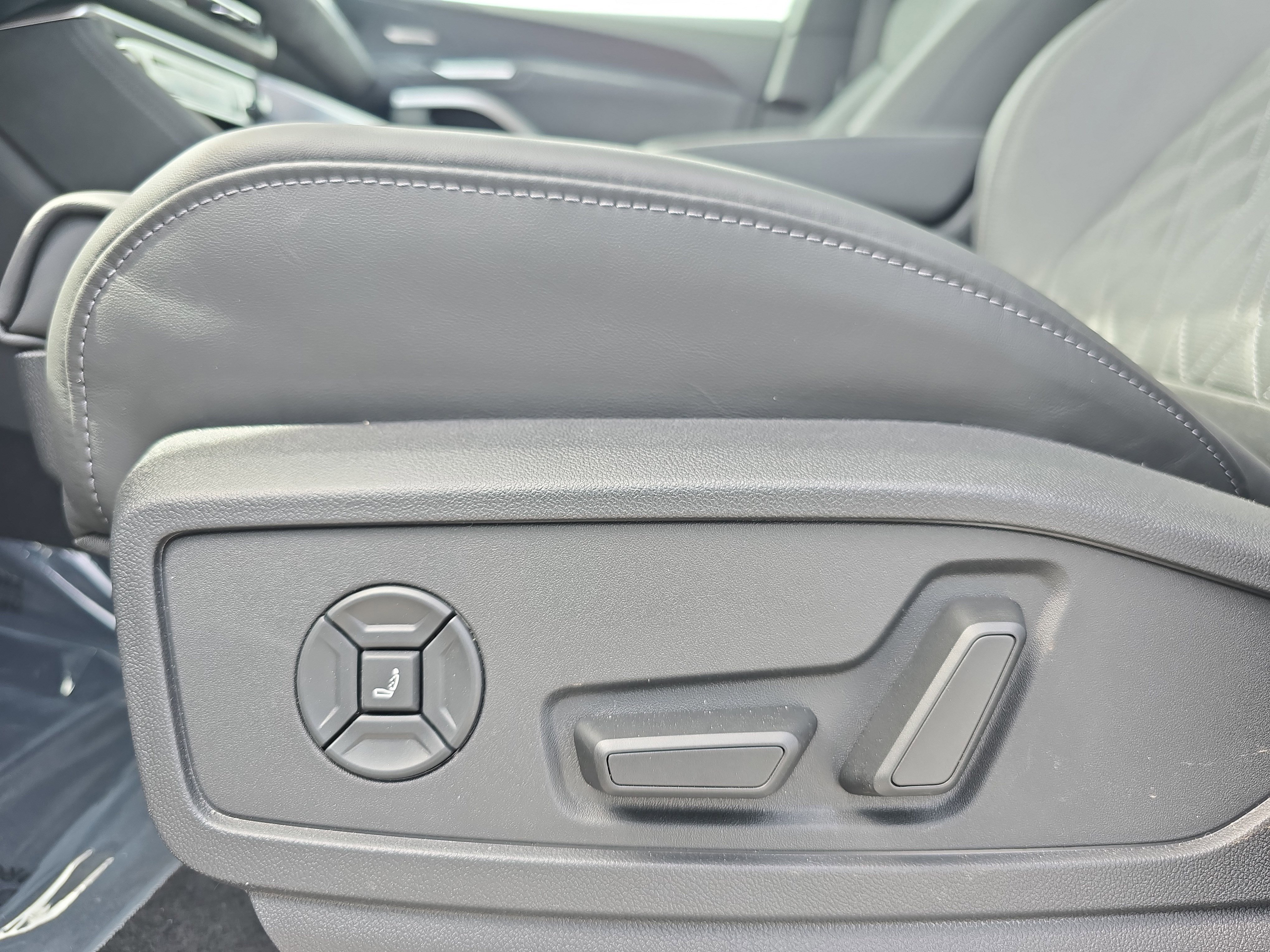 New 2026 Audi SQ5 Premium Plus image 27