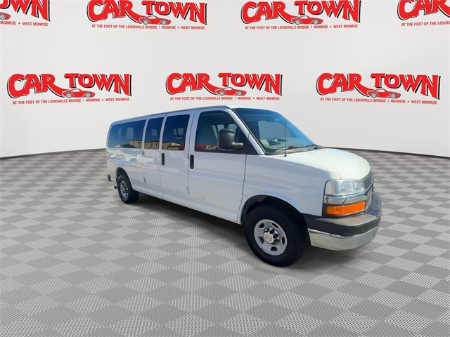 Used 2009 Chevrolet Express 3500 Extended Passenger image 2