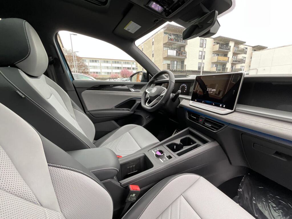 New 2026 Volkswagen Tiguan SE R-Line image 18