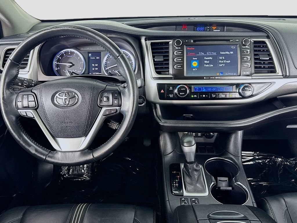 Used 2017 Toyota Highlander SE FWD image 12