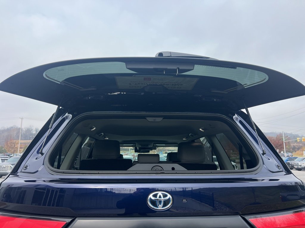 Used 2024 Toyota Sequoia SR5 w/ SR5 Premium Package image 21