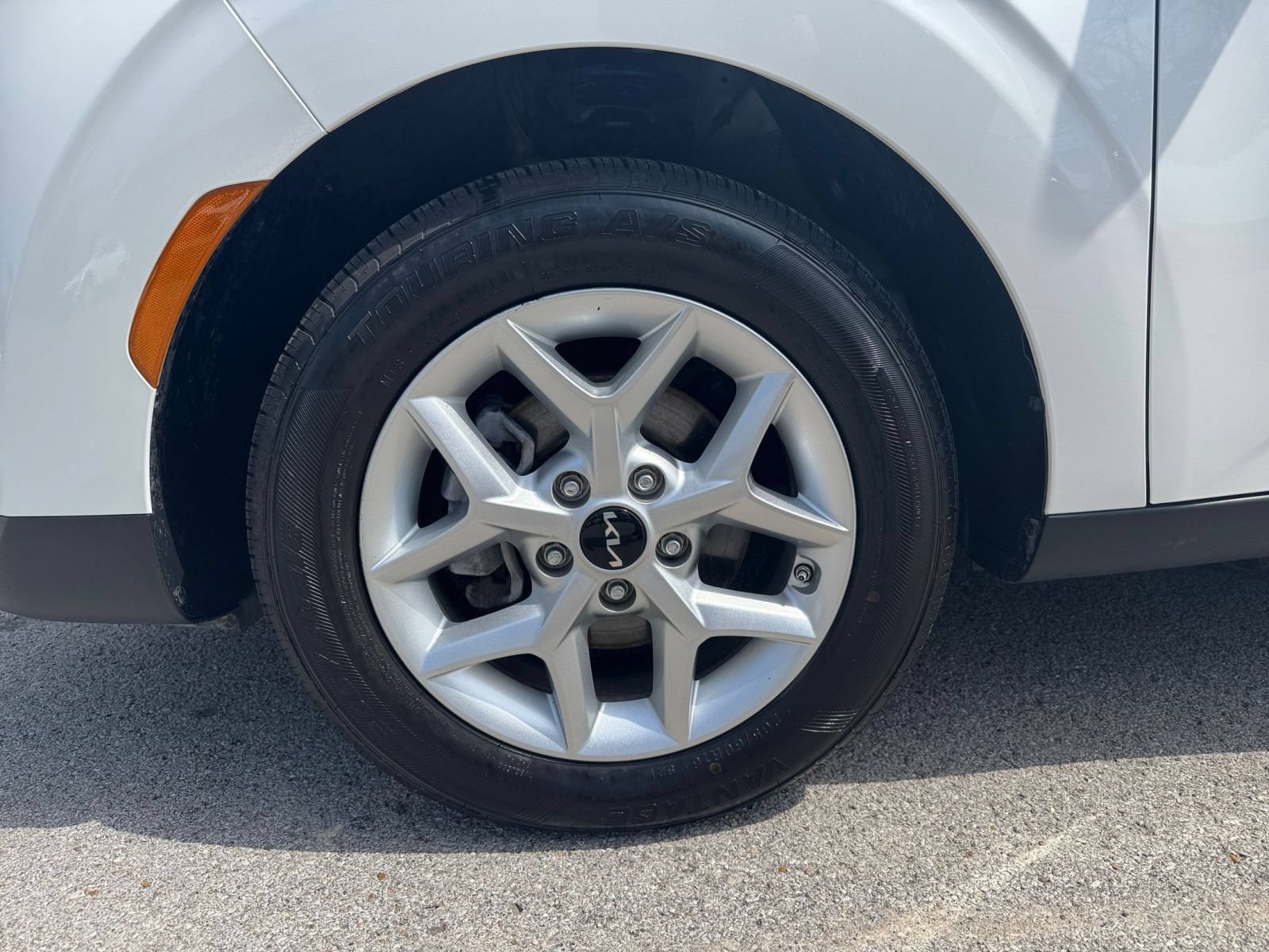 Used 2025 Kia Soul LX w/ LX Technology Package FWD image 28