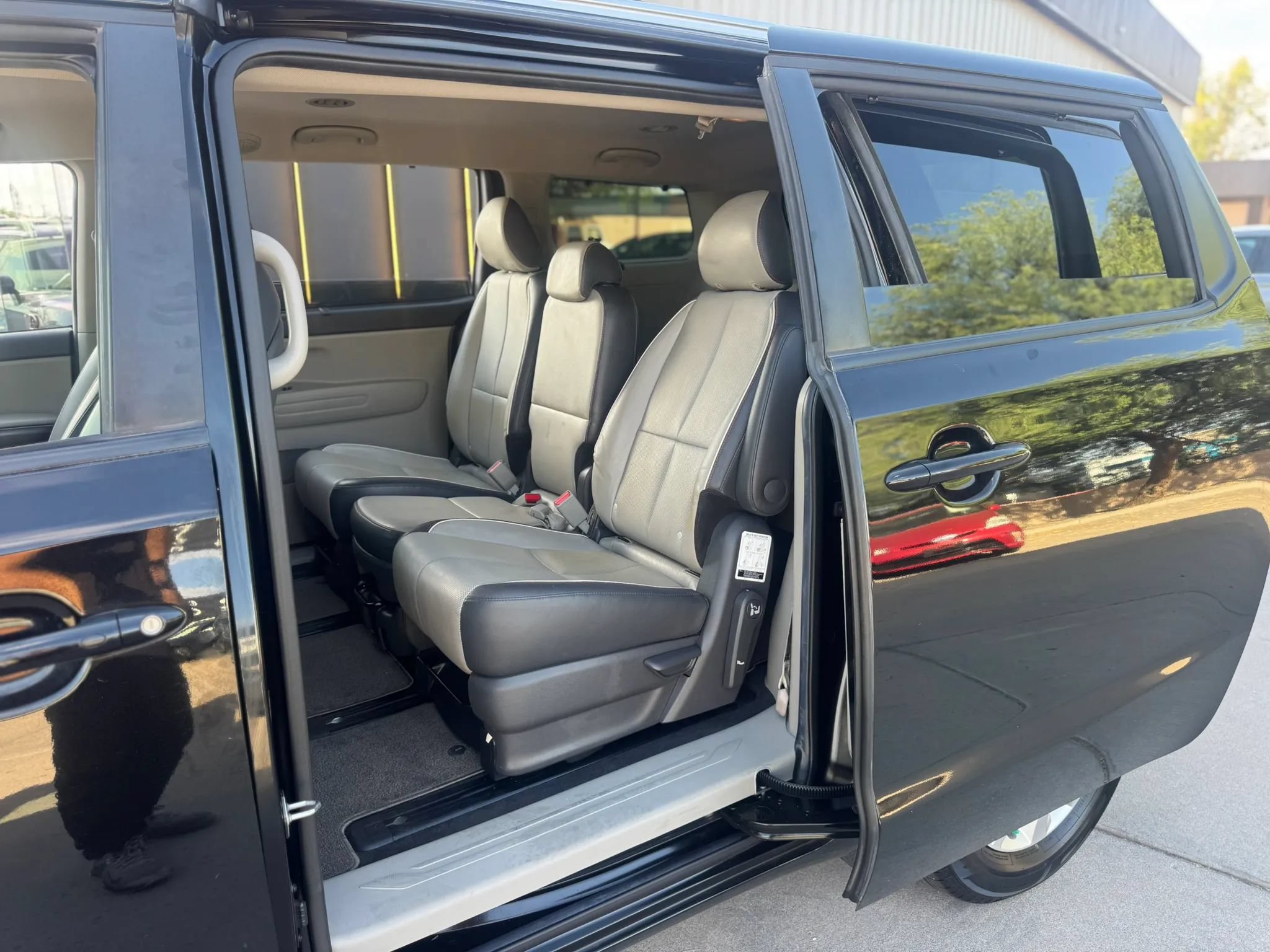 Used 2017 Kia Sedona LX w/ LX Essentials Premium Package FWD image 25